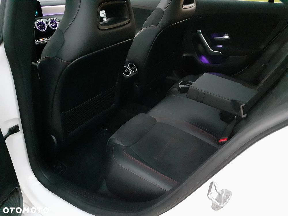 Mercedes-Benz CLA 200 7G-DCT - 22