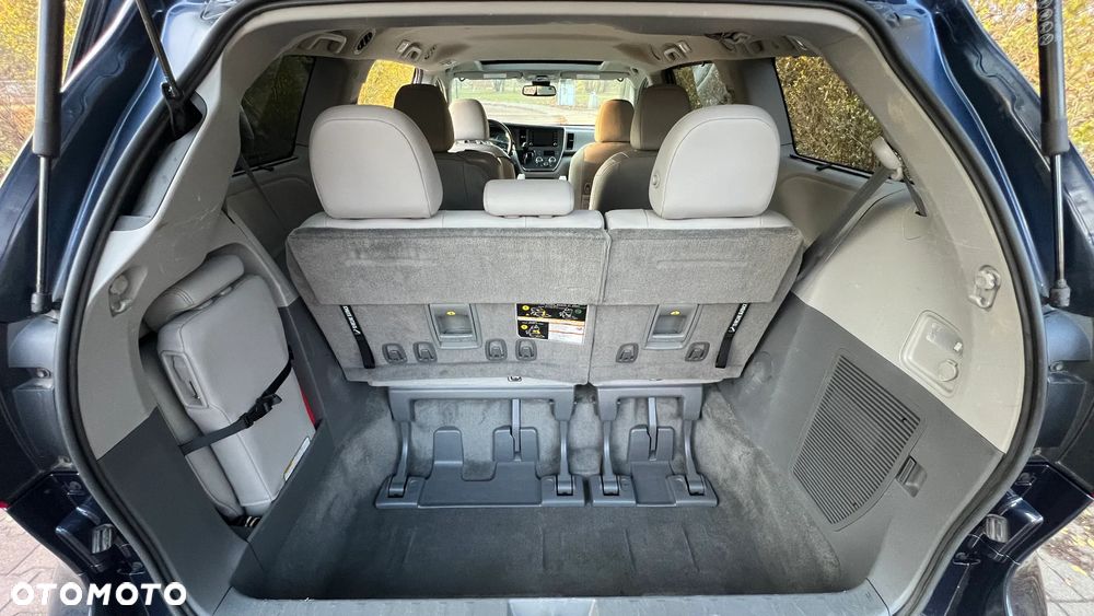 Toyota Sienna - 14