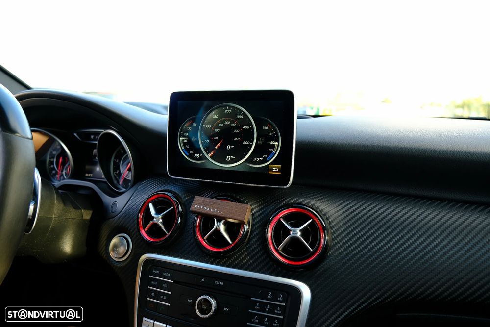 Mercedes-Benz A 45 AMG 4Matic Speedshift 7G-DCT - 18