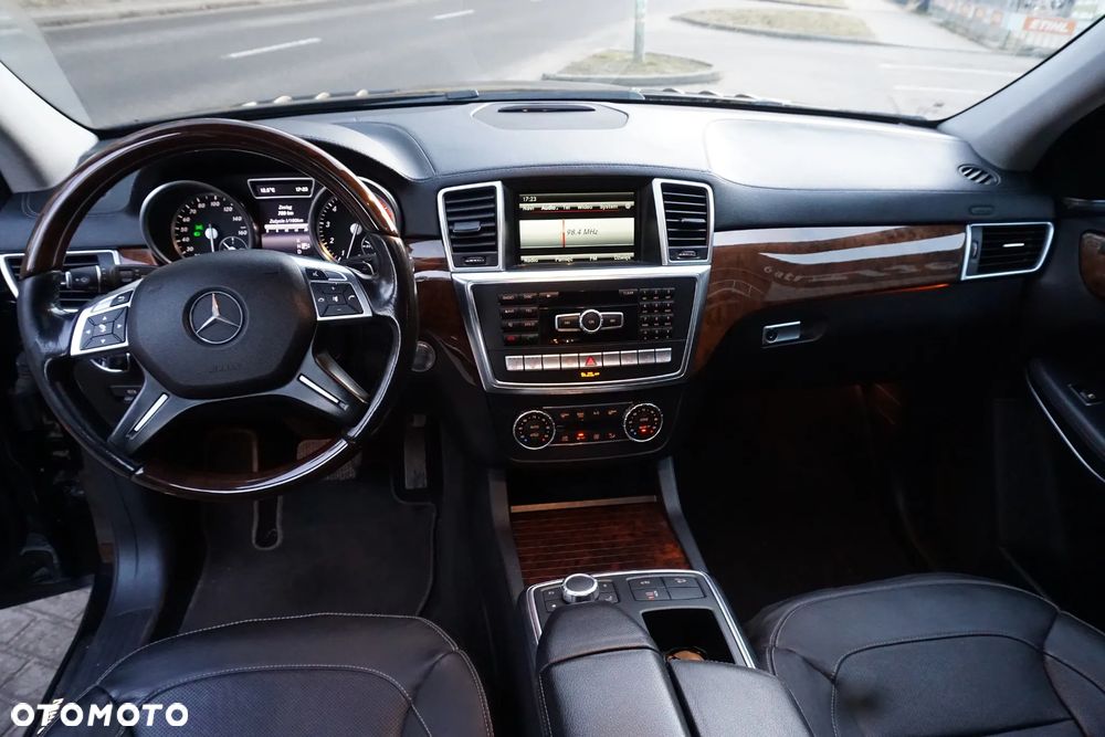 Mercedes-Benz GL - 14