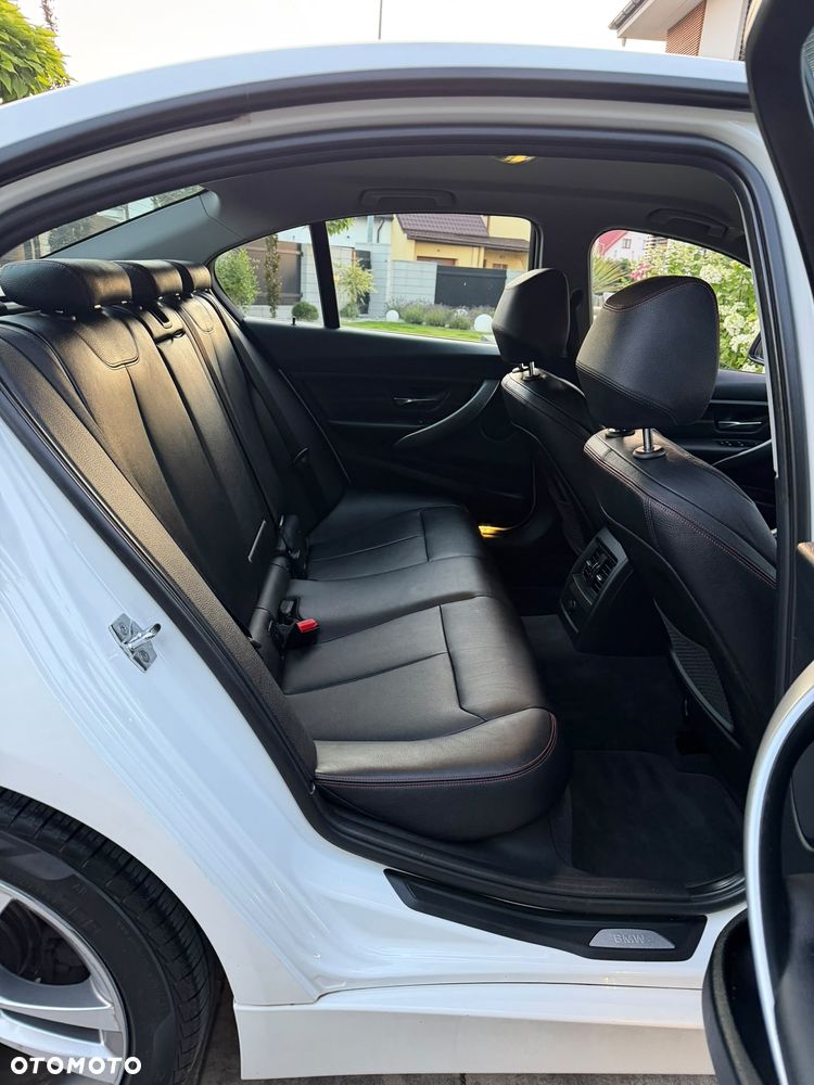 BMW Seria 3 320d DPF Edition Sport - 21