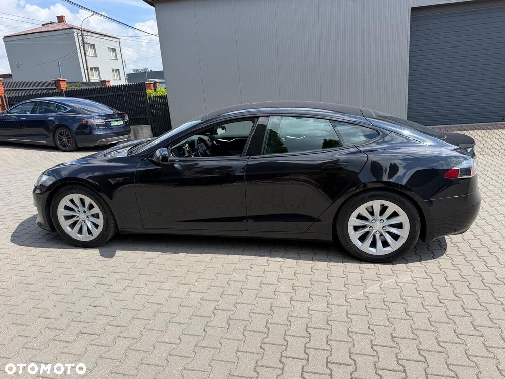 Tesla Model S - 25