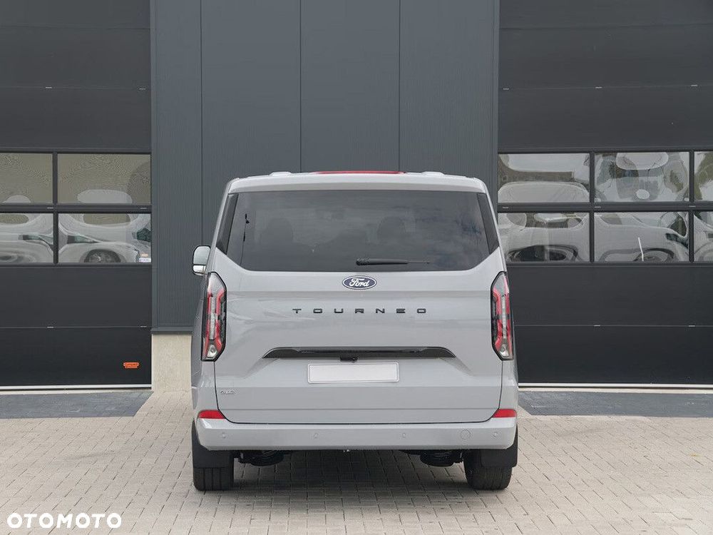 Ford Tourneo Custom - 8