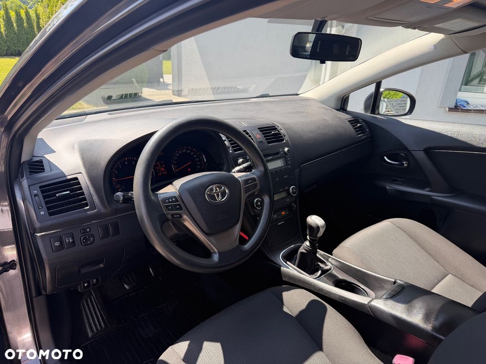 Toyota Avensis 1.6 Comfort - 10