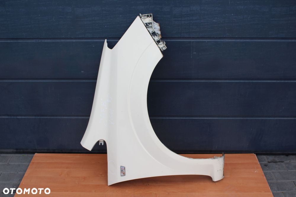 BŁOTNIK PRAWY PRZEDNI OPEL ZAFIRA B Y611 - 1