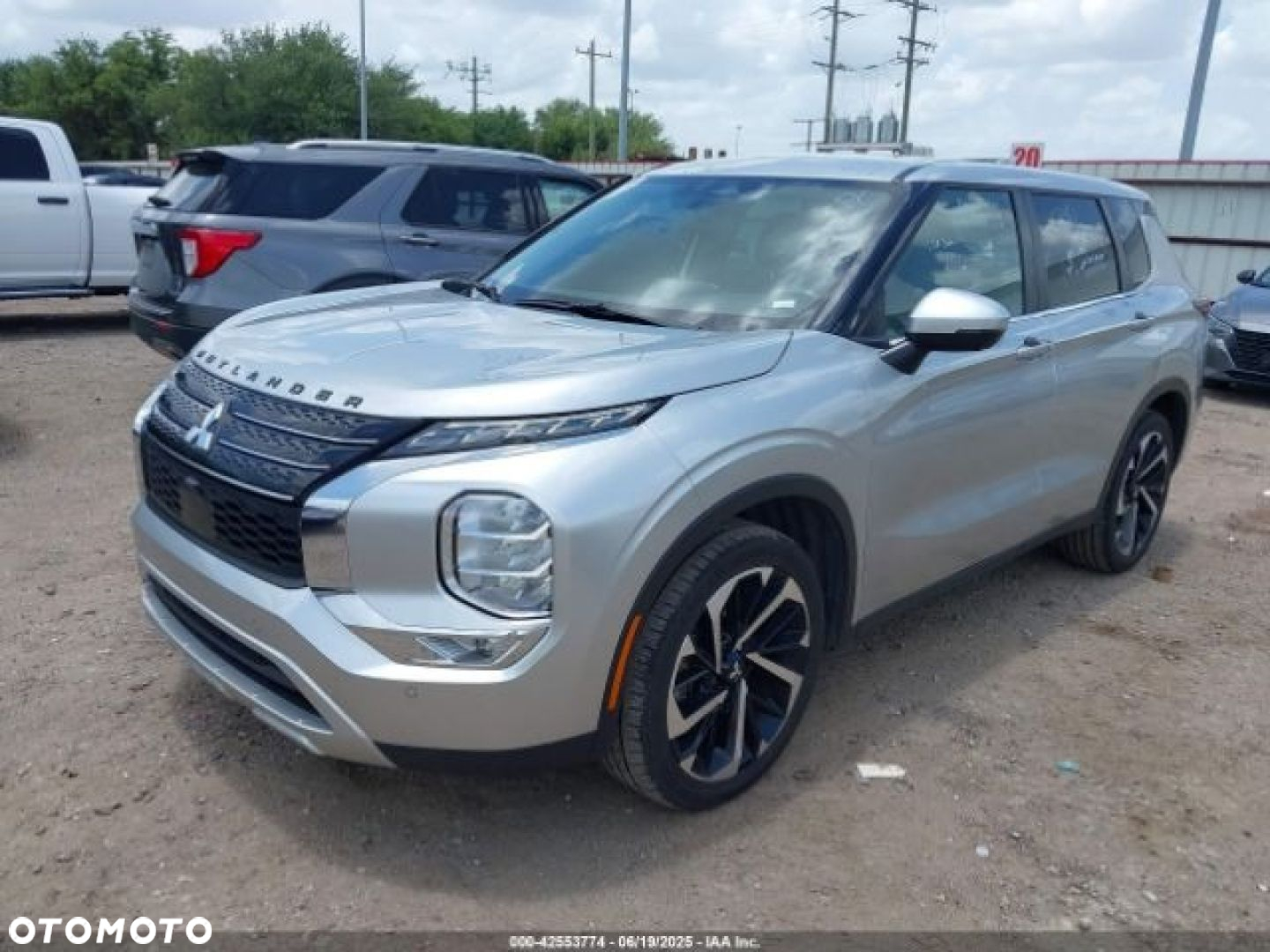 Mitsubishi Outlander - 2