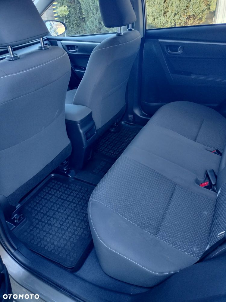 Toyota Corolla 1.6 Classic Plus - 9