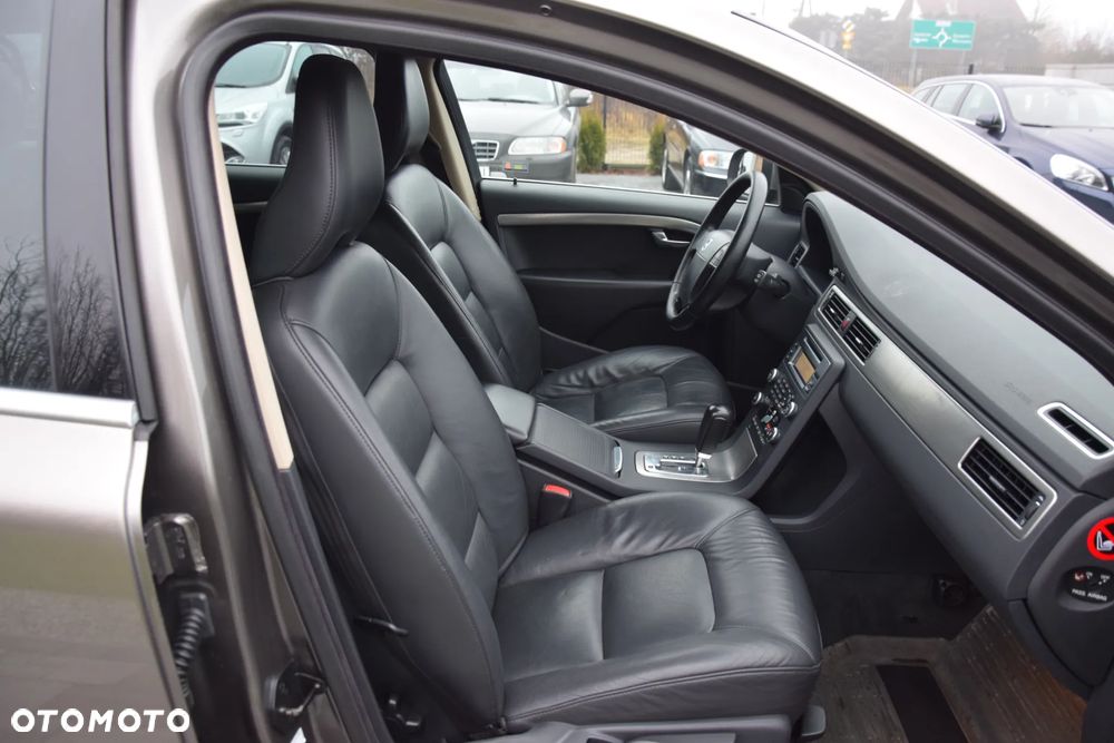 Volvo V70 2.5T Summum - 30