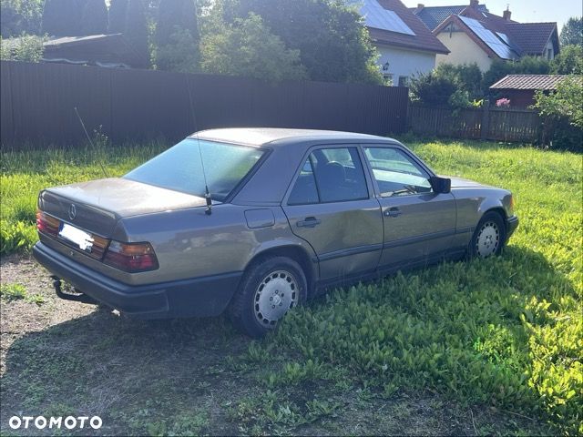 Mercedes-Benz W124 (1984-1993) - 13