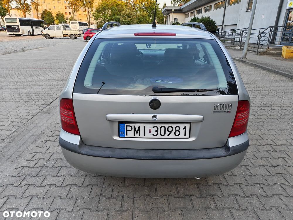 Skoda Octavia 1.6 Ambiente - 8