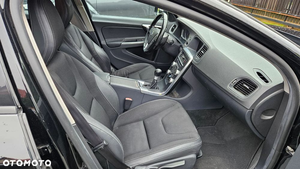 Volvo V60 D2 Momentum - 12