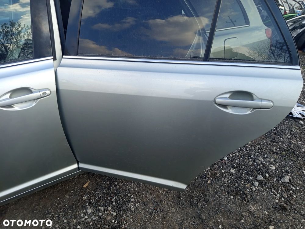 Toyota Avensis T25 lift kombi drzwi lewy tył 1C0 - 2