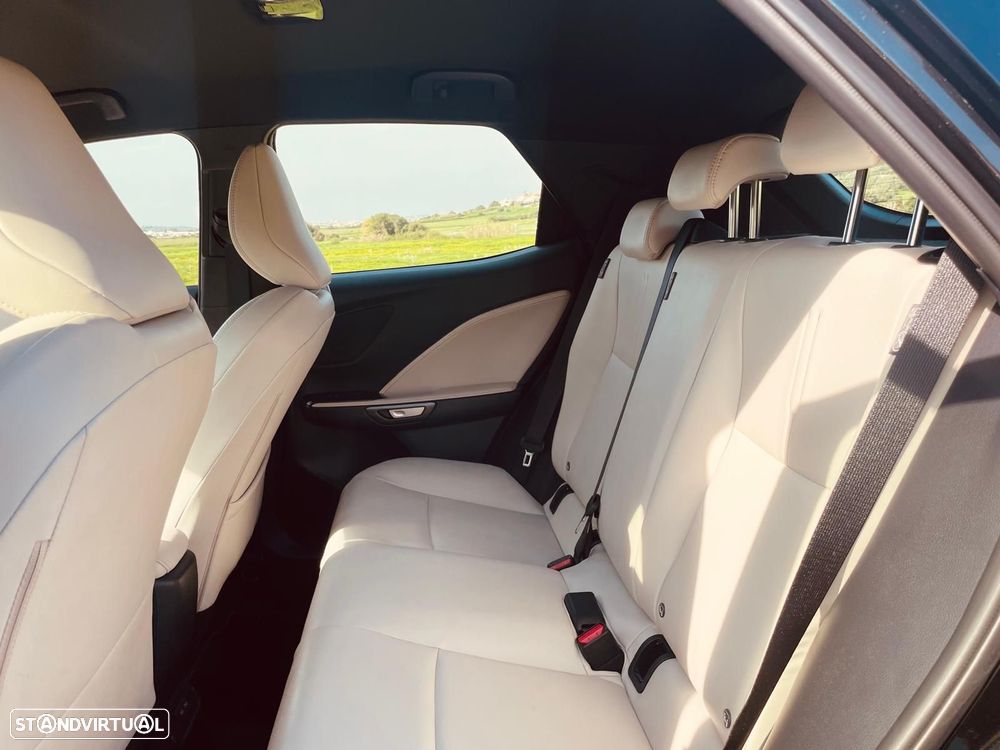 Lexus LBX Elegant - 14