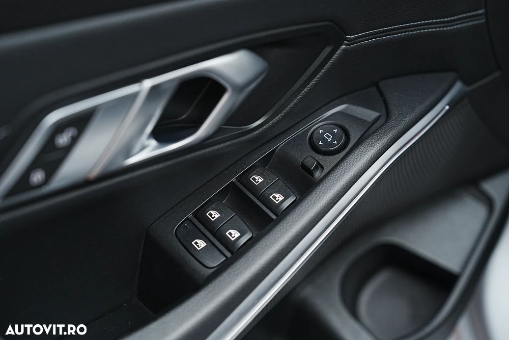 BMW Seria 3 318i Aut. - 39