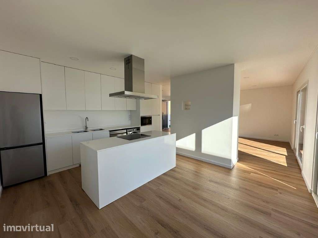 Moradia T3 com piscina disponível para arrendar em Vila Nogueira de... - Grande imagem: 5/18