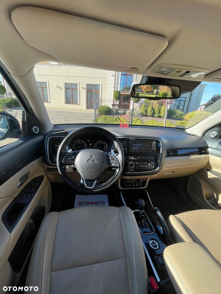 Mitsubishi Outlander - 10