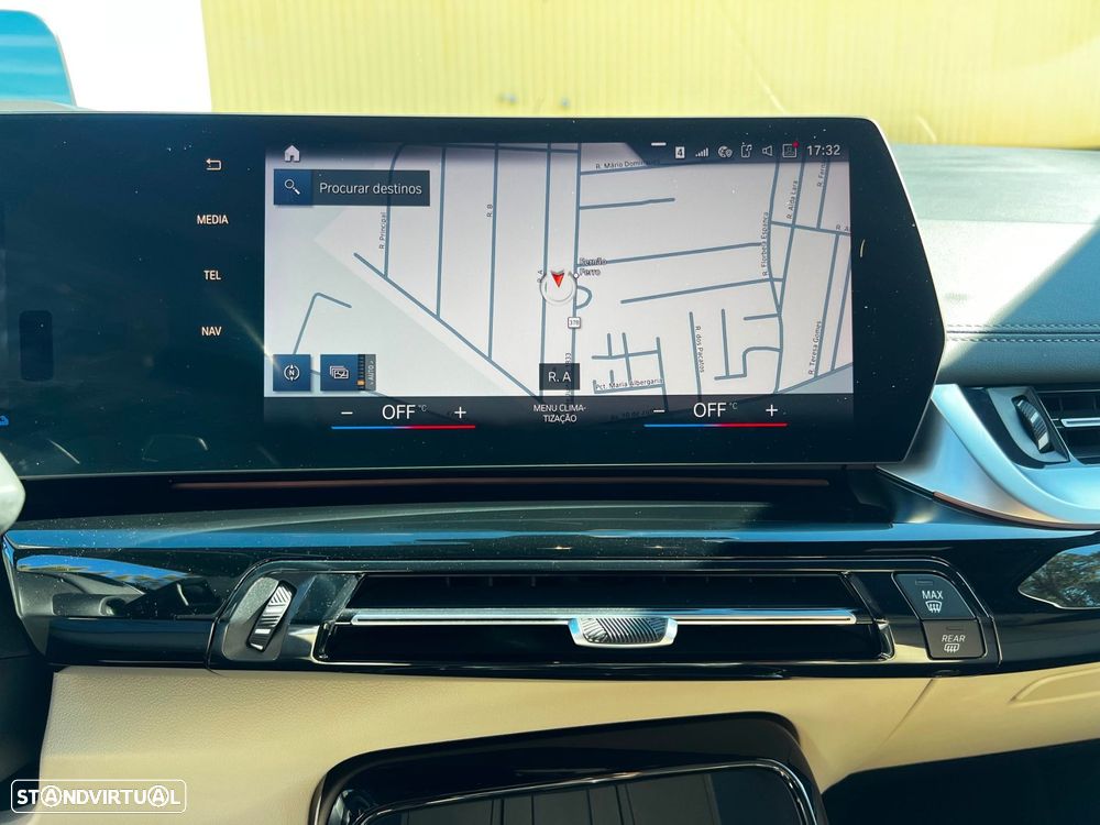 BMW 225xe Active Tourer - 10