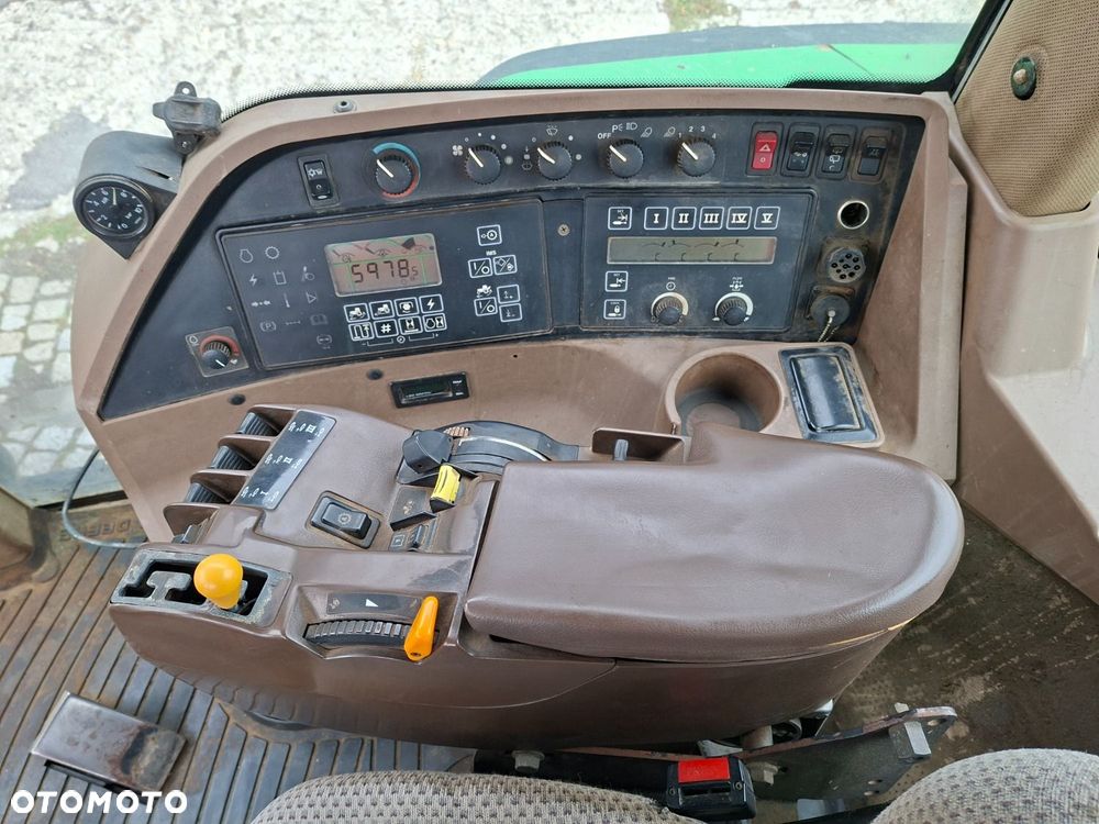 John Deere 8210 4X4 - 13