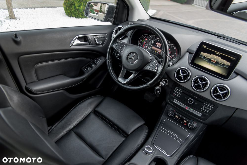 Mercedes-Benz Klasa B 180 7G-DCT Style - 27