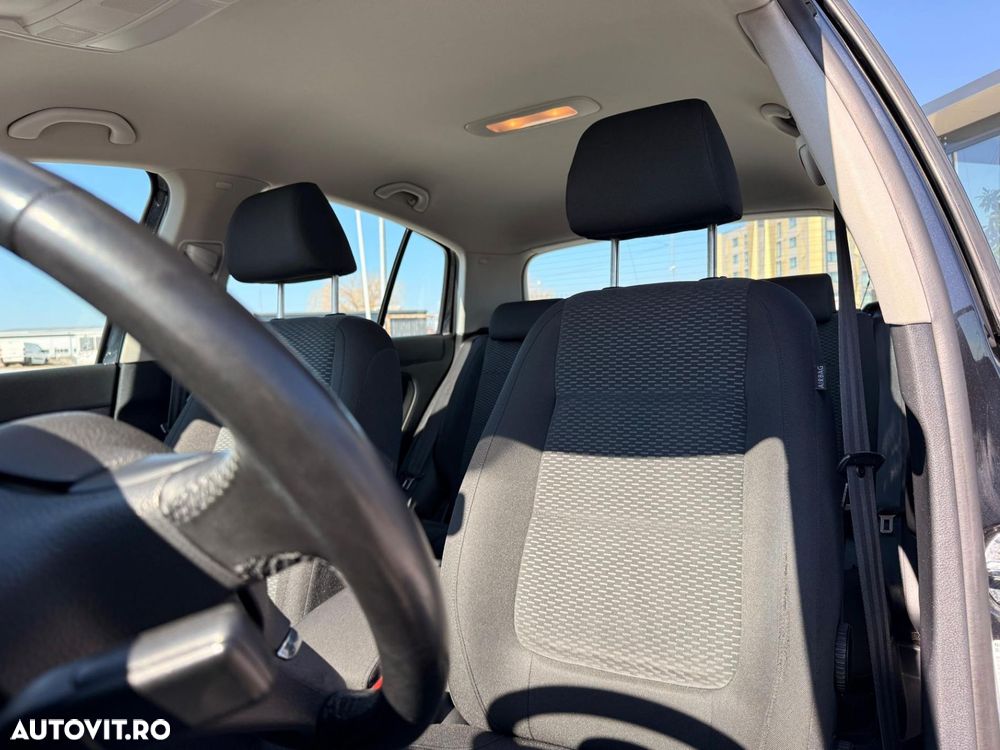 Volkswagen Golf Plus - 12