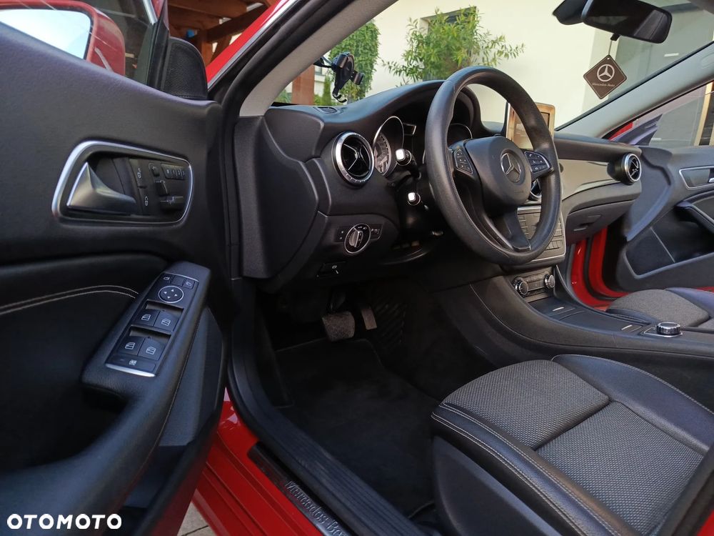 Mercedes-Benz CLA - 21