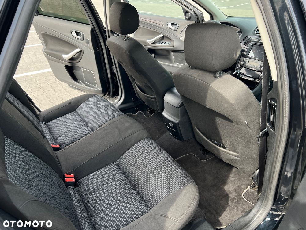 Ford Mondeo 2.5 Ghia - 12