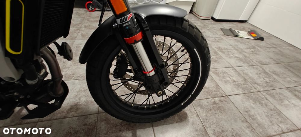 Husqvarna Svartpilen - 12