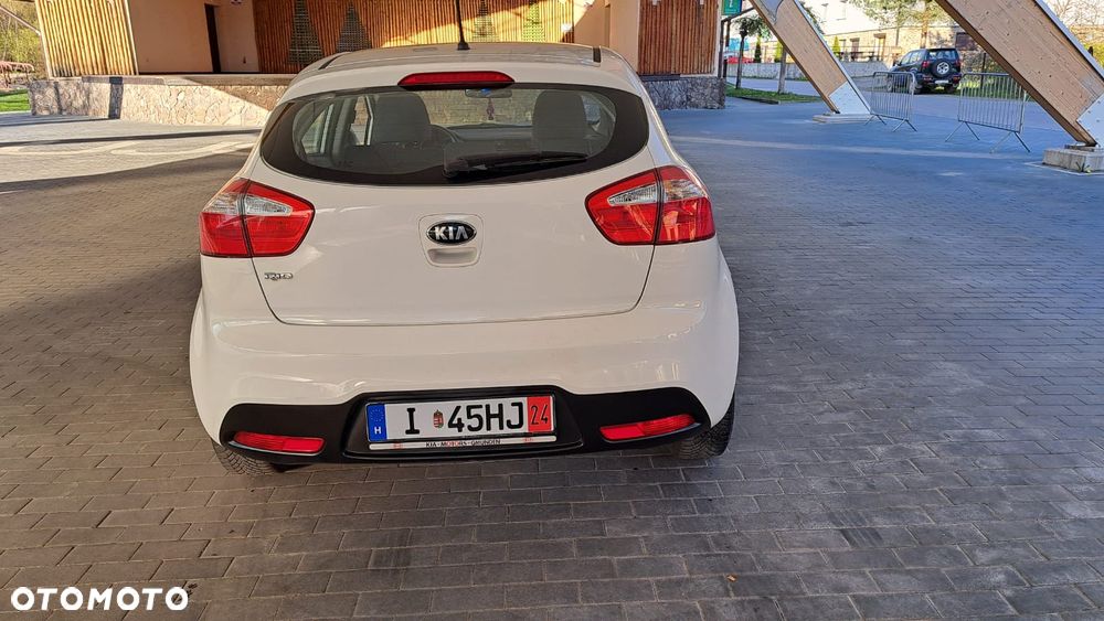 Kia Rio 1.2 Attract - 11