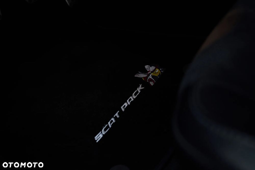 Dodge Challenger - 4