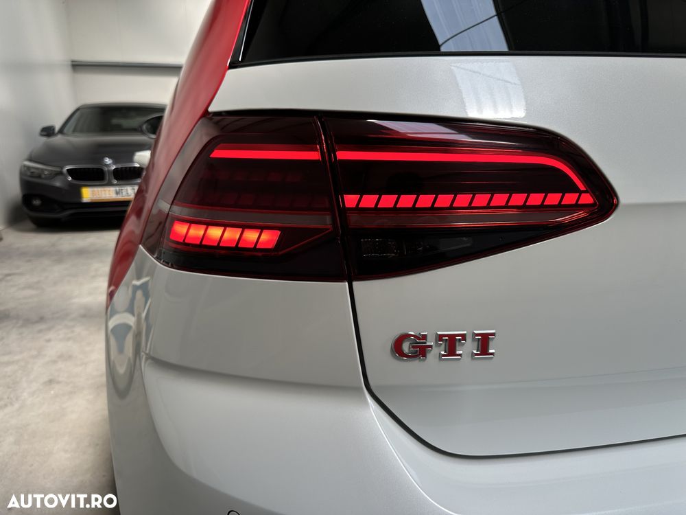 Volkswagen Golf - 27