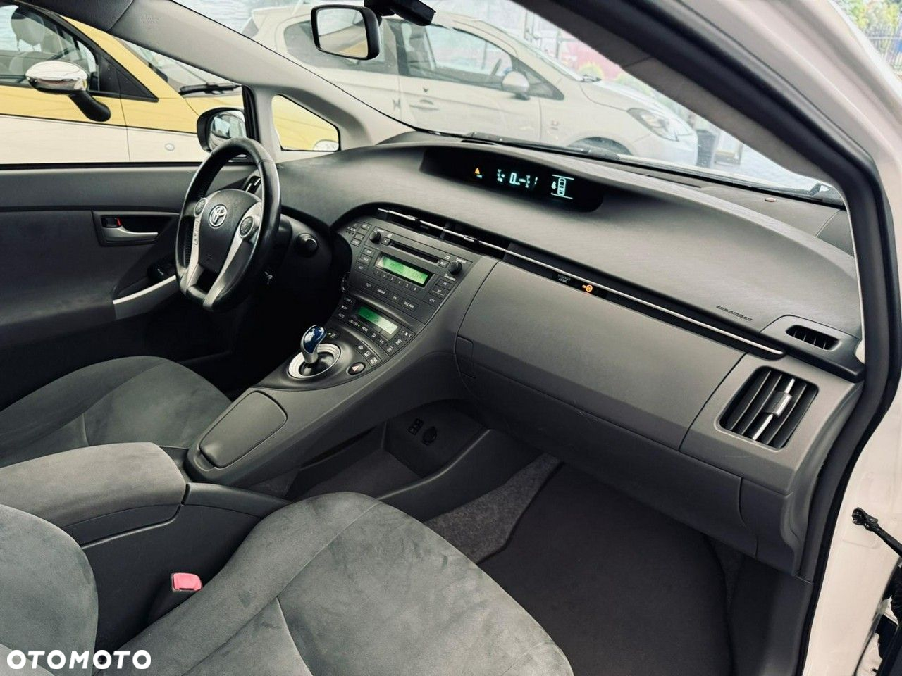 Toyota Prius - 25