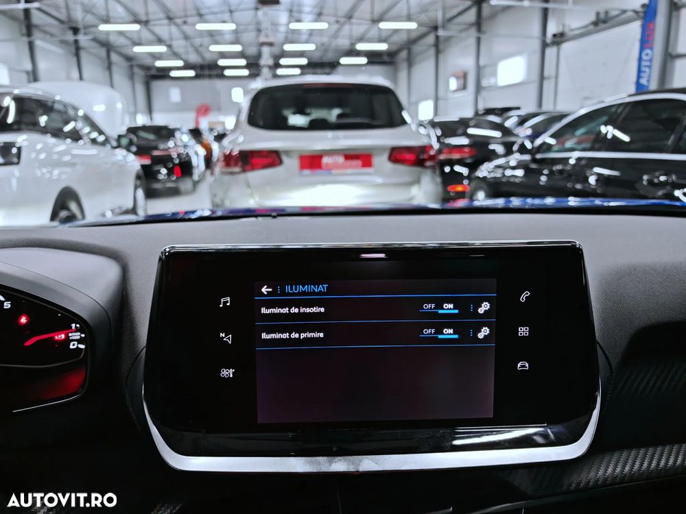 Peugeot 2008 PureTech 130 EAT8 Allure - 12