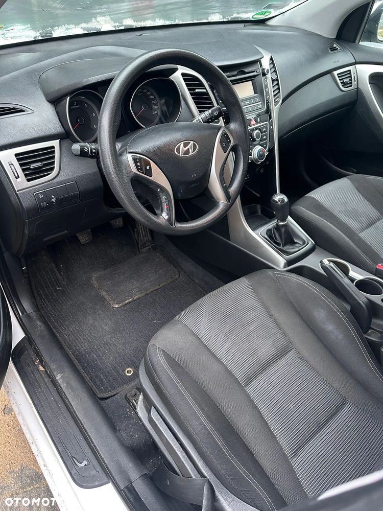 Hyundai i30 1.6 CRDi Classic + - 9