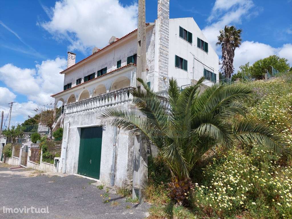 Duas Moradias geminadas 2 matrizes com uma área total de terreno 10... - Grande imagem: 3/60