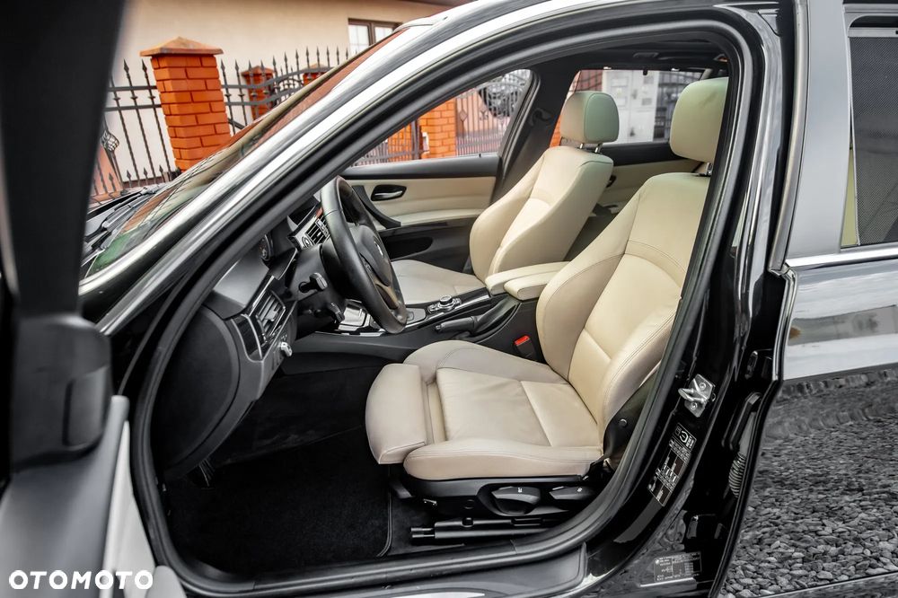 BMW Seria 3 330d xDrive DPF Touring Edition Exclusive - 19