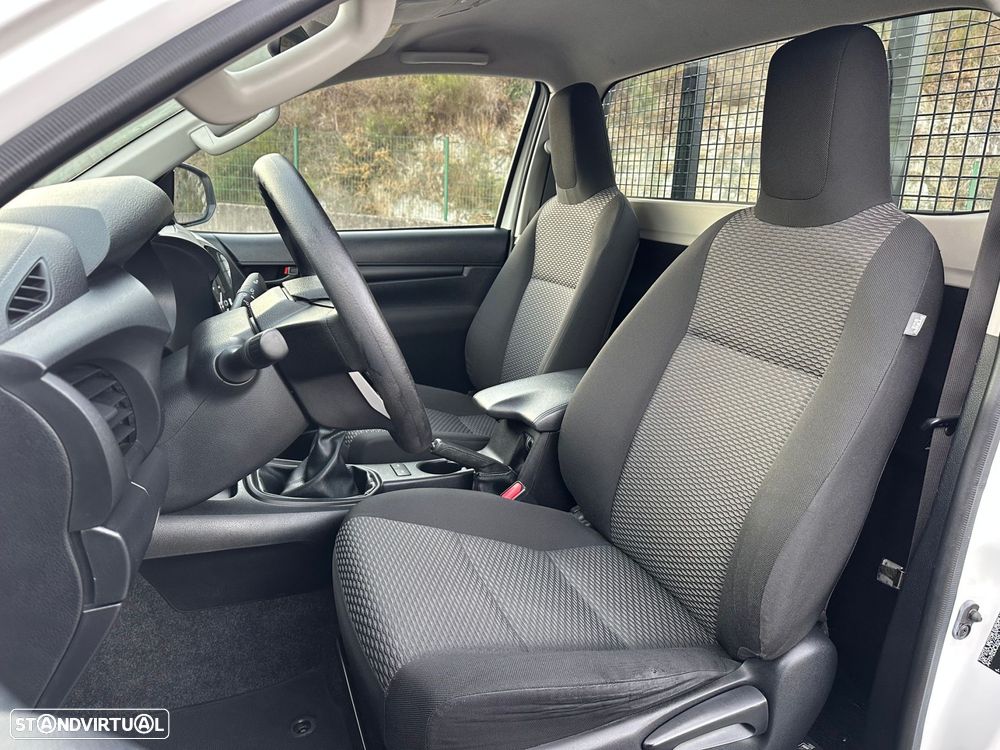 Toyota Hilux 2.4 D-4D 4WD CE CM - 4
