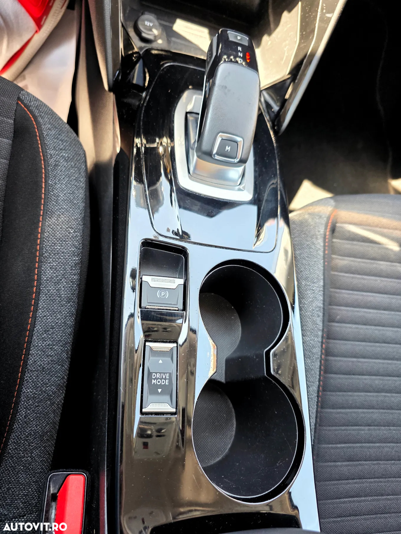 Peugeot 2008 PureTech 130 EAT8 Allure - 24
