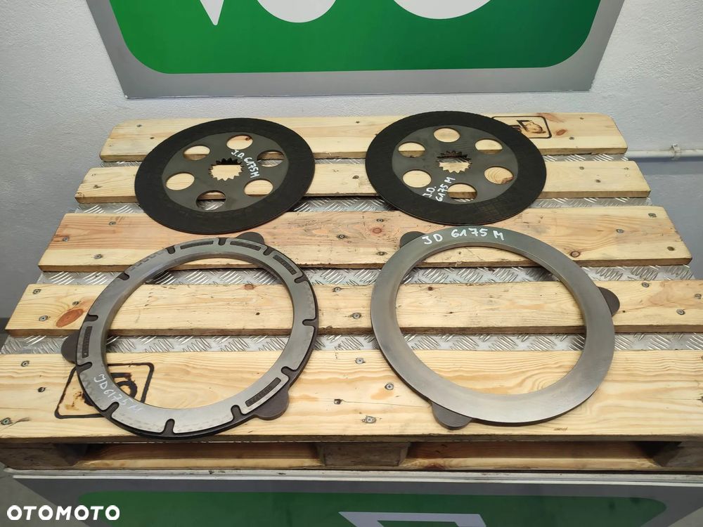 Hamulce John Deere 6175M (RE324245-32919) - 2