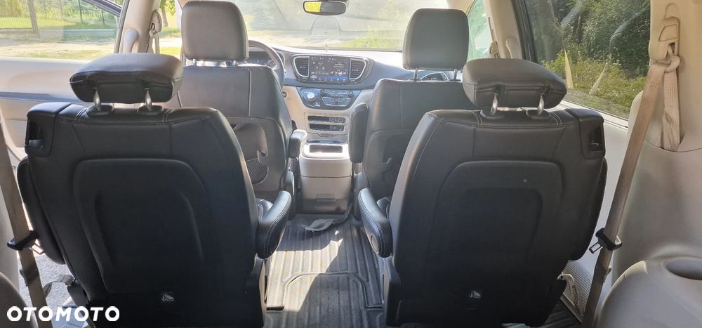 Chrysler Pacifica - 30