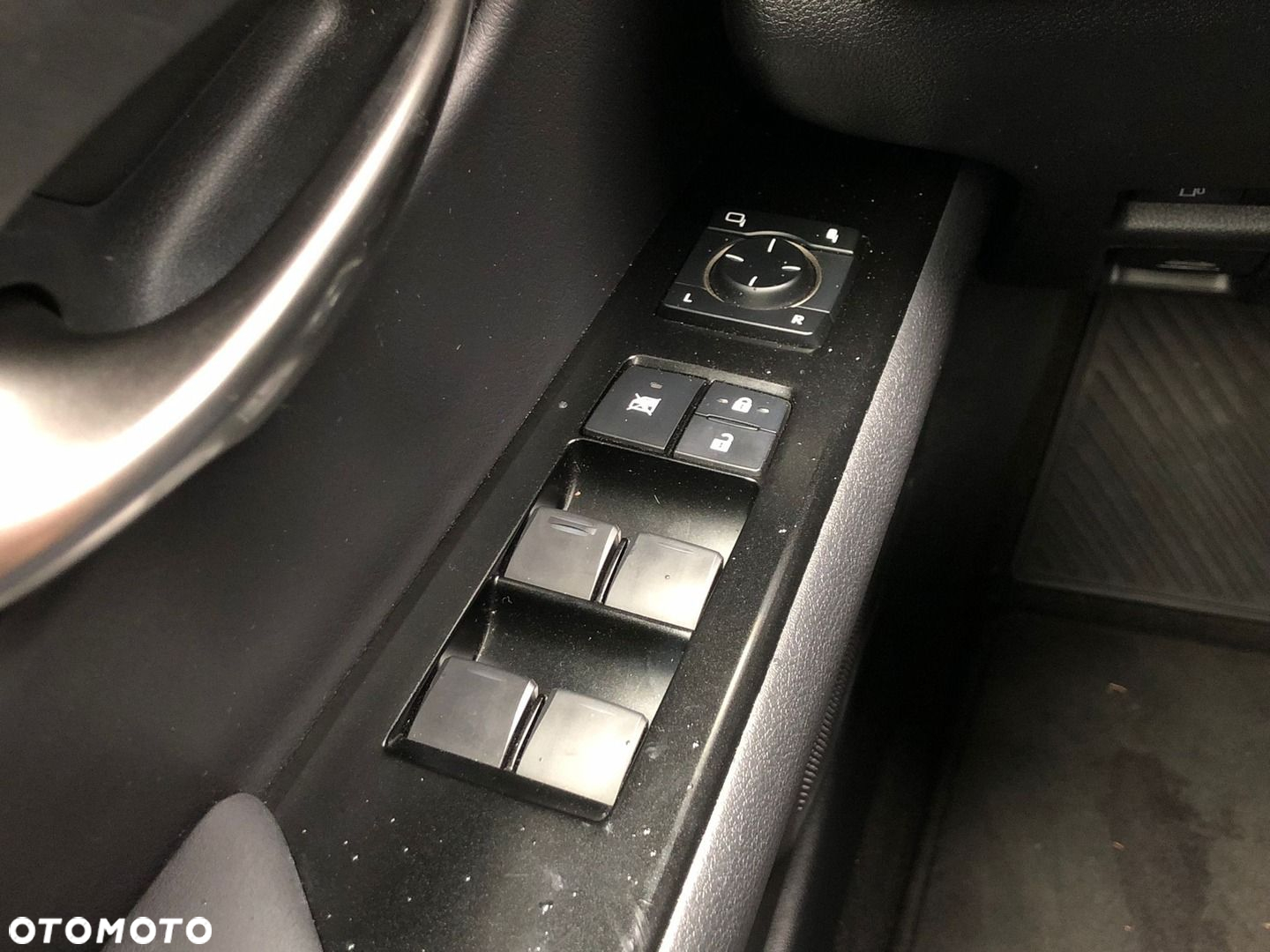 Lexus UX - 32