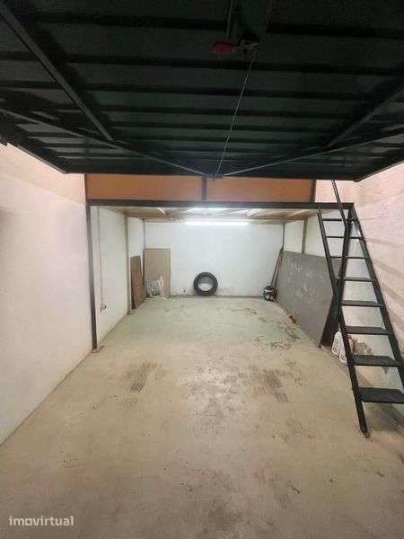 Arrenda-se garagem em Gaia | 500 metros do metro D. João II - Grande imagem: 2/6
