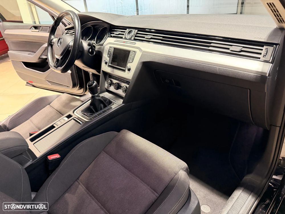 VW Passat Variant 1.6 TDI BlueMotion - 14