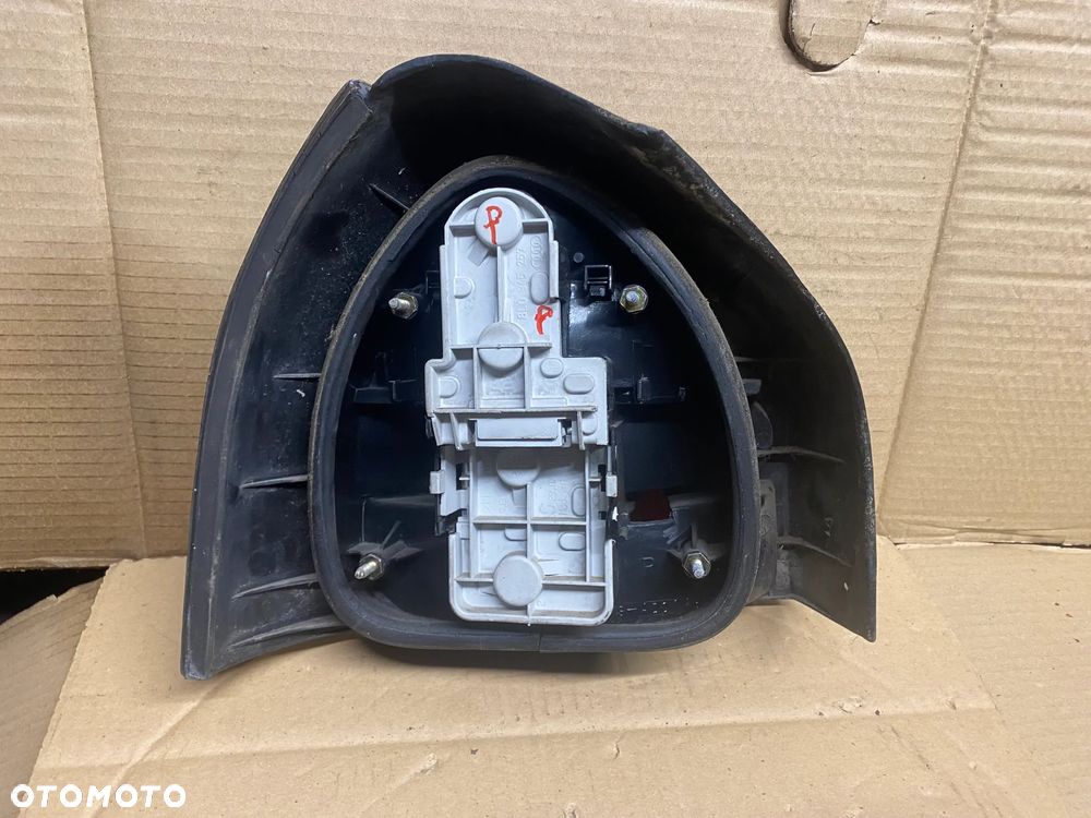 LAMPA TYLNA PRAWA AUDI A3 8L 8L0945257 - 4