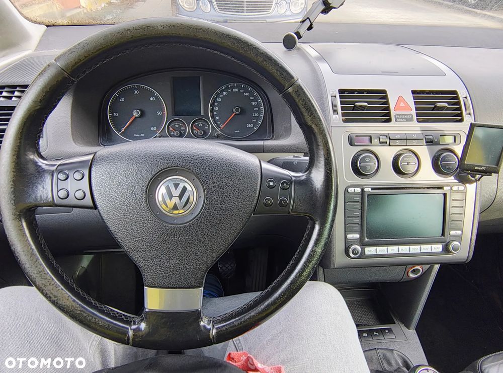 Volkswagen Touran 2.0 TDI DPF Highline - 14