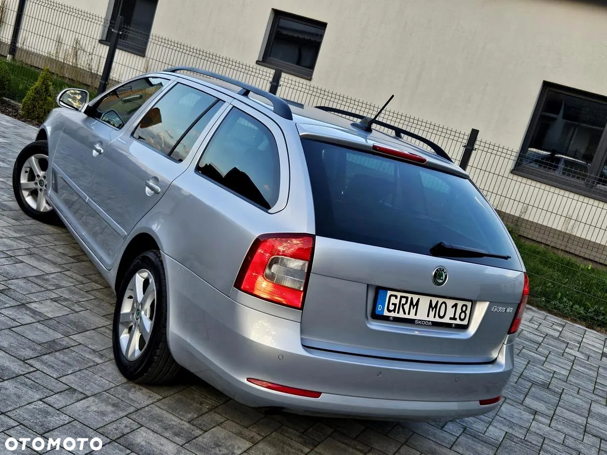 Skoda Octavia Combi 2.0 TDI DPF DSG FAMILY - 10