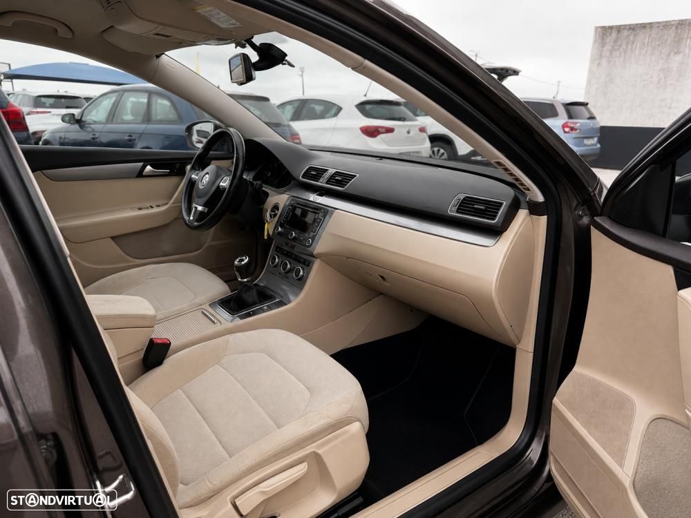 VW Passat Variant 2.0 TDI Confortline - 32