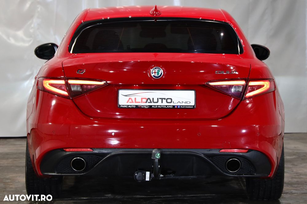Alfa Romeo Giulia 2.2 AT8-Q4 Veloce - 37