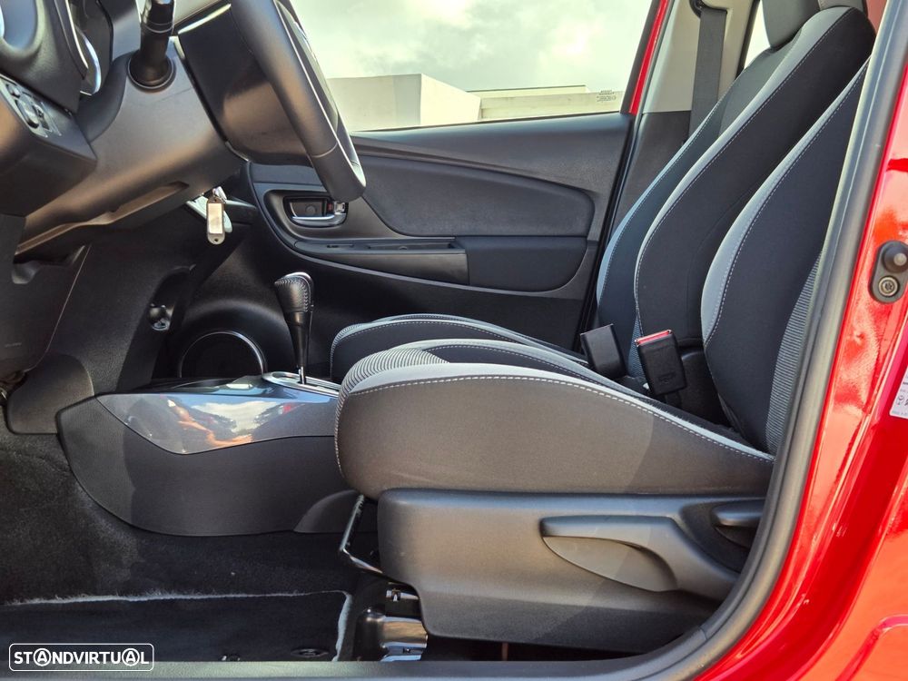 Toyota Yaris 1.5 HSD 20 Anos - 12
