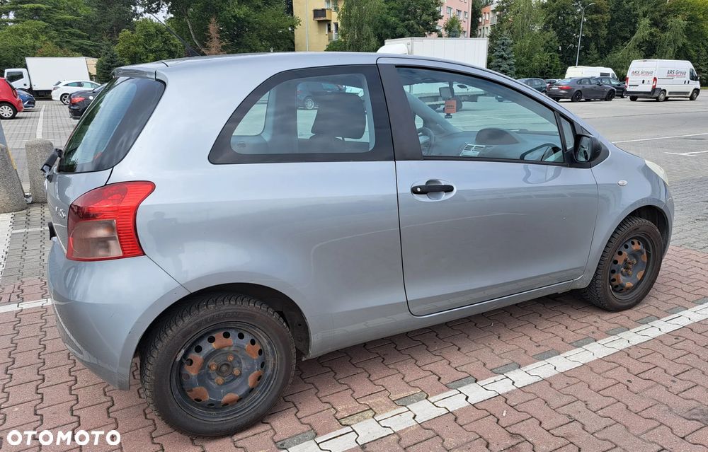 Toyota Yaris 1.0 VVT-i - 4