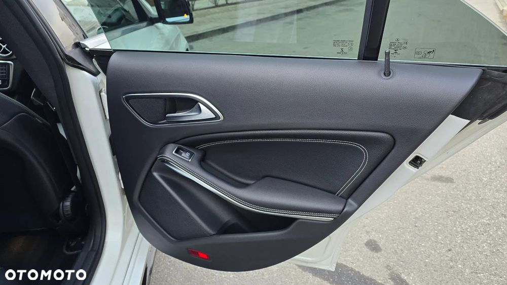Mercedes-Benz CLA 250 4Matic 7G-DCT AMG Line - 36
